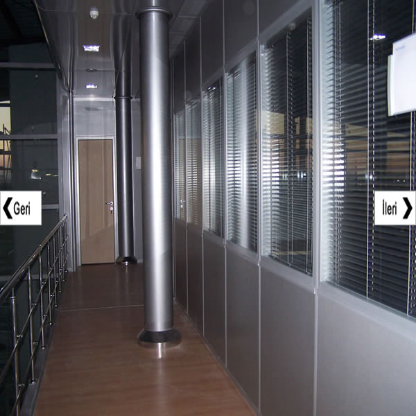 Ofis b�lmelendirmede perdesi